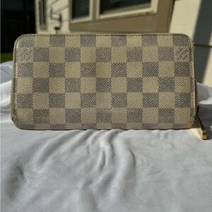 Louis Vuitton Damier Zippy Wallet
